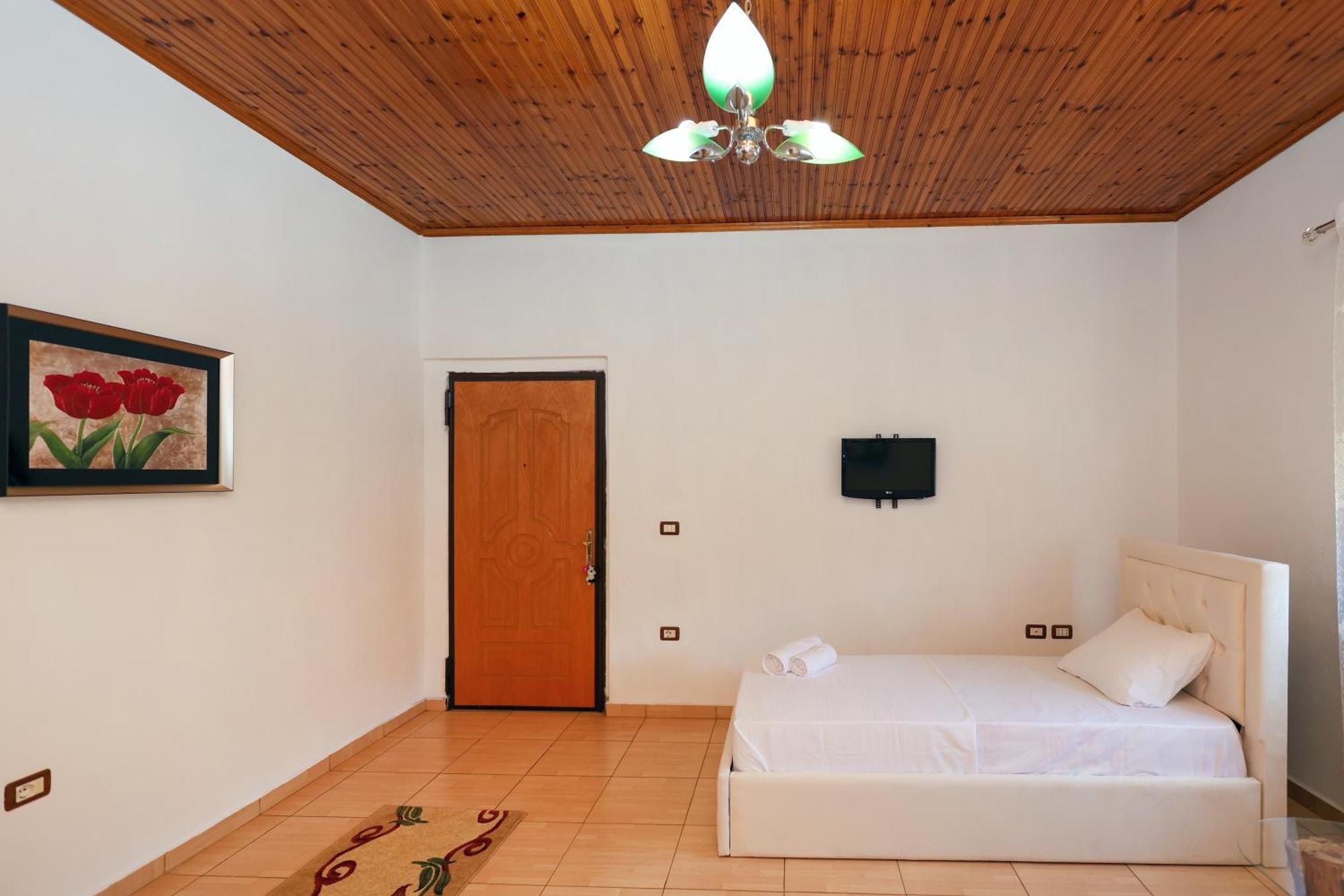 Villa Kevin Berat Buitenkant foto
